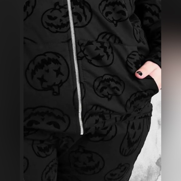 Foxblood Forever Halloween Set - Picture 2 of 5